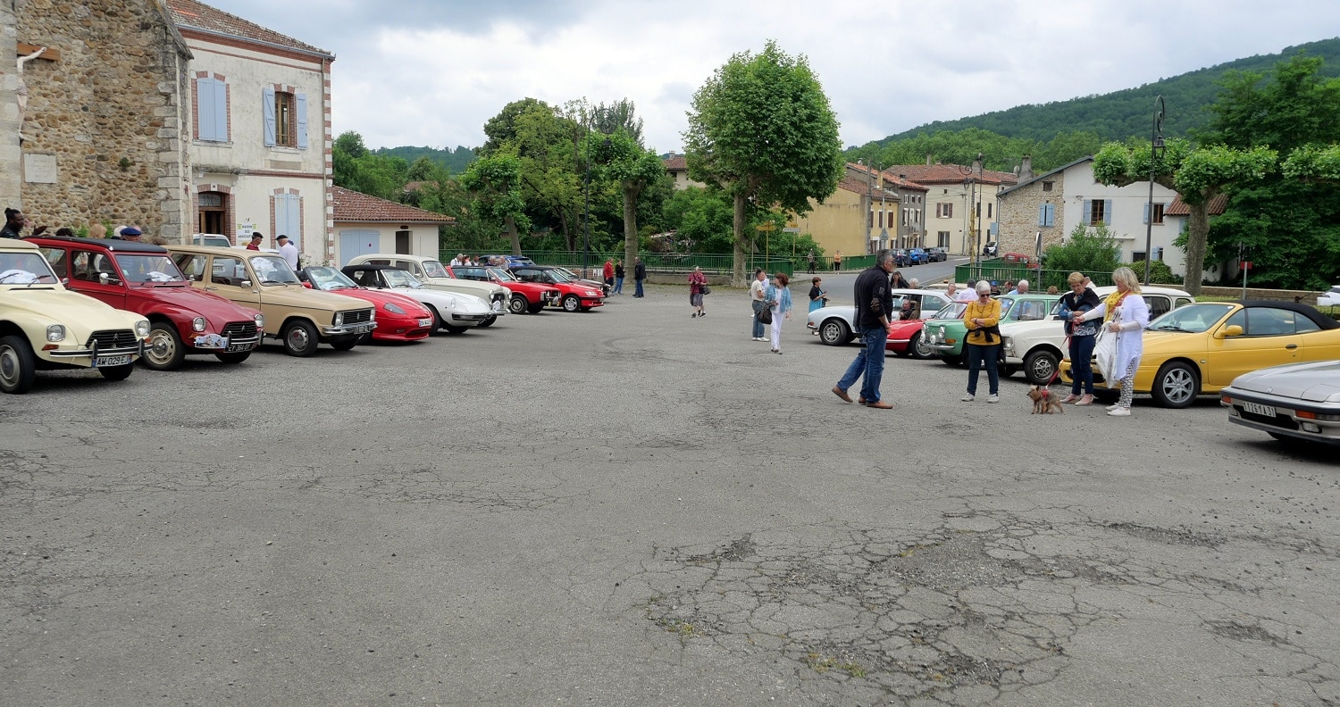 Exposition de véhicules anciens et rallye avec ARSPLAN Petite