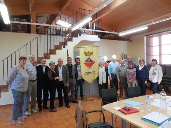Les participants  à la Mairie à Collbato autour des Maires Miquel SOLA, Xavier LLUCH ».