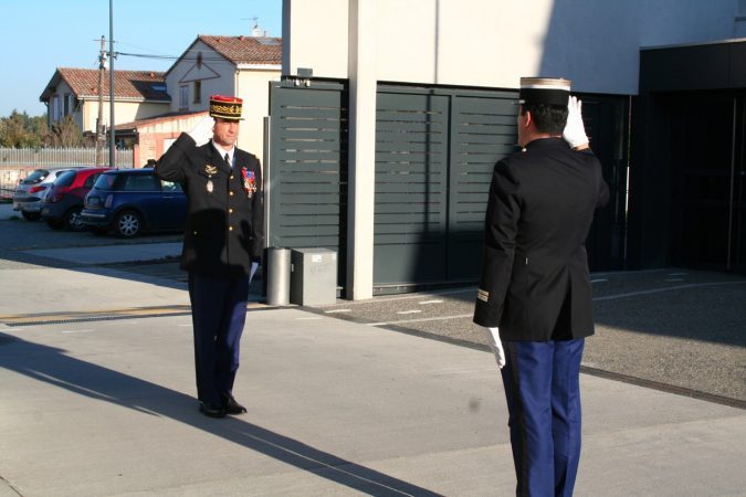 Le lieutenant colonel Johanne Gojkovic- Lette accueille le général Bernard Clouzot