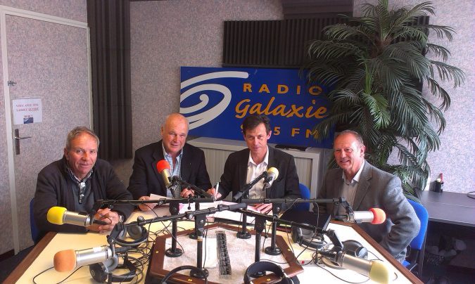 Léonard DORDOLO Directeur Territorial d’ERDF Haute-Garonne entouré de Max CAZARRE Vice-président du PETR PAYS DU SUD TOULOUSAIN et de Maurice TALLEC, Michel AUDOUBERT pour Radio Galaxie.