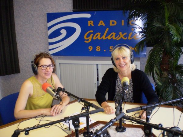Brigitte Fontaine et Sophie Laurent dans les studios de Radio Galaxie