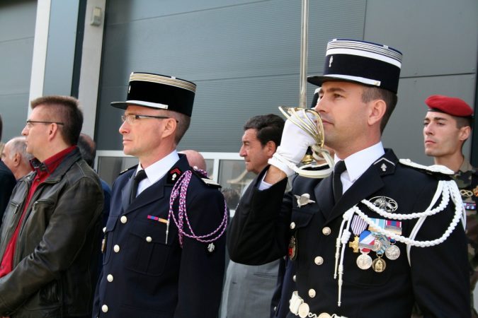Au premier plan, le chef d'escadron Julien Delforge nouveau commandant de la compagnie de Muret