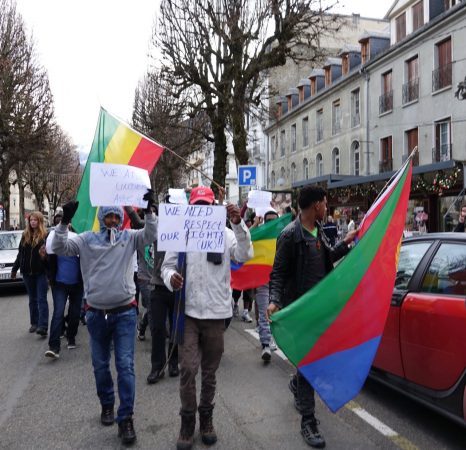 Manifestation des mineurs réfugiés à Luchon (Photo © Tian)
