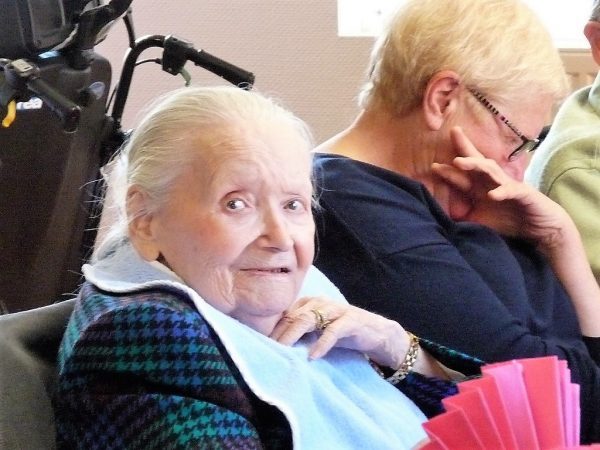 Repas de Noël au Mas Saint Pierre, Mme Deaulon fête ses 104 ans.