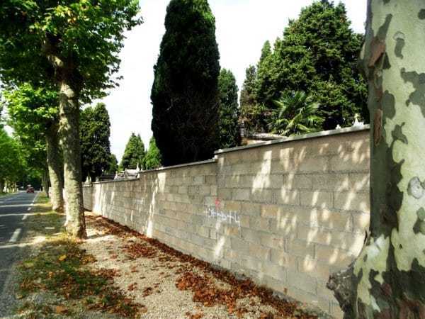 Le nouveau mur du cimetière de Boulogne est achevé.