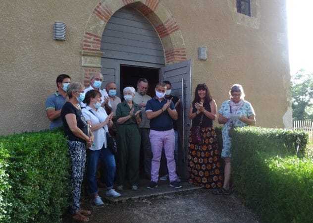 Les artistes sculpteurs invités par Josette Francazal de la MJC à la chapelle des pénitents, lors du vernissage de l'exposition vendredi 13 août.