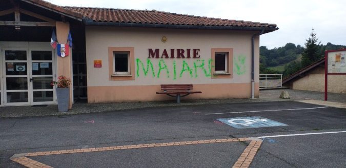 L'acte de vandalisme à la mairie de Lodes a fait l'objet d'un dépôt de plainte par la maire Madame Véronique Berrebi.