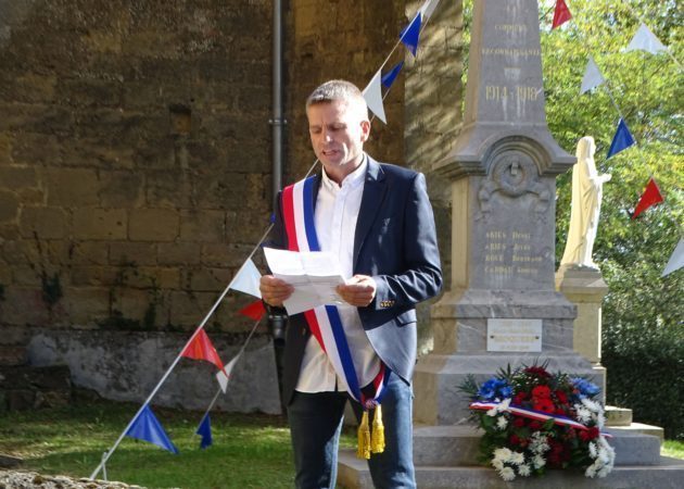 Lors de la fête locale, le maire Julien Lacroix a prononcé un émouvant discours lors de la commémoration au monument aux Morts.