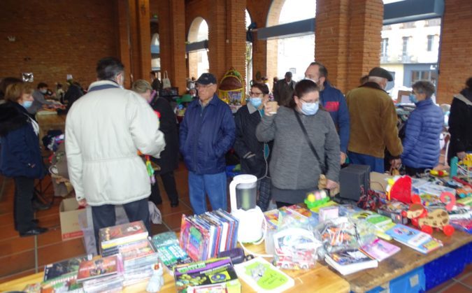 Du choix, des petits prix, l'occasion de faire de bonnes affaire à la Bourse de Noël de l'Isle en Dodon dimanche dernier.