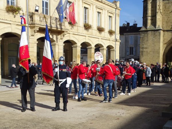 La cérémonie du 11 novembre a rassemblé un long cortège à Boulogne.