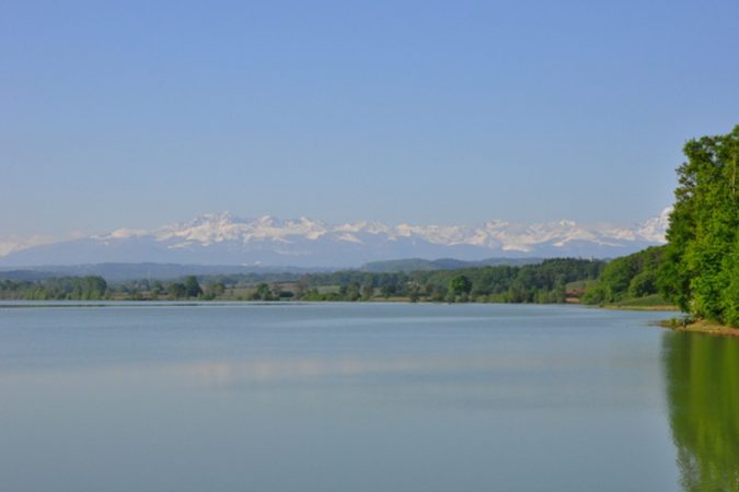 Sur le lac de Puydarrieux (65) la MNE vous invite à observer la faune et les oiseaux migrateurs (source internet).