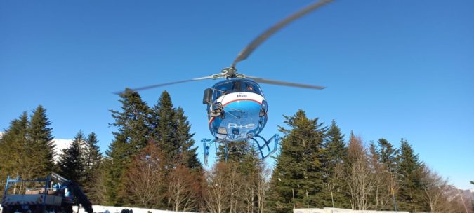 Un transformateur héliporté par Enedis pour dépanner la station du Mourtis.