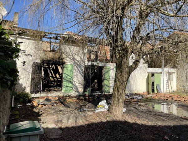 Maison dévastée par un incendie à Cier de Rivière