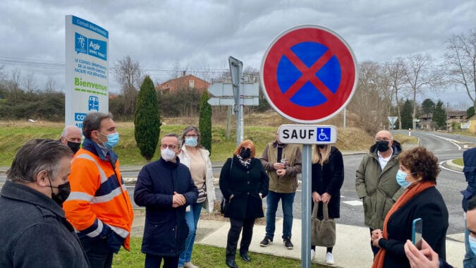 A Massabrac, sur l'aire de covoiturage