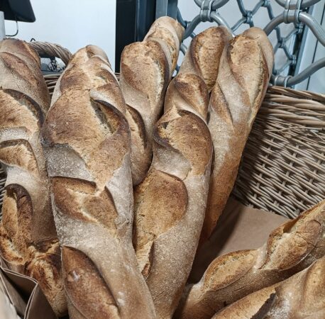 Du pain frais et autres produits tous les mardis et jeudis matin à Ciadoux.