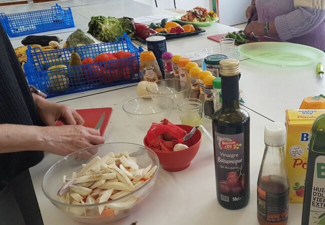 Grâce à Intermaché de Castelnau, l'association Familles Rurales récupère gratuitement fruits et légumes déclassés pour ses ateliers cuisine.