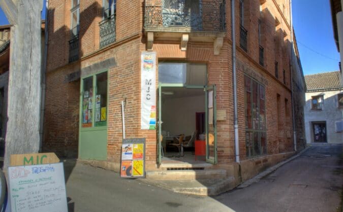Le Café participatif de la MJC de L'Isle en Dodon propose une matinée jeux de société samedi 23 avril.