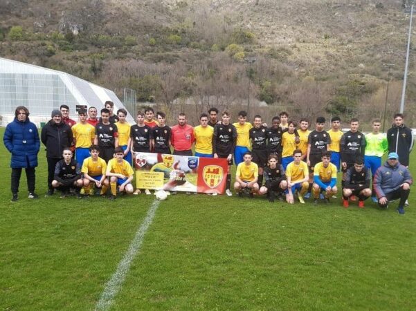 Les U17 de l'Ecole Save-Gesse se sont déplacés samedi 9 avril à Foix où ils ont fait match nul 2 à 2, une belle prestation.