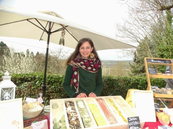 Marie Will est savonnière et naturopathe, elle offre bien être et soins personnalisés, retrouvez-la sur les marchés ou sur son site Helianthus.