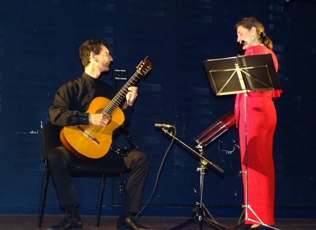 Le duo Sostenuto lors de son concert ibérique samedi 7 mai à Boulogne, invité par l'association Guitare et Musique de Blajan.