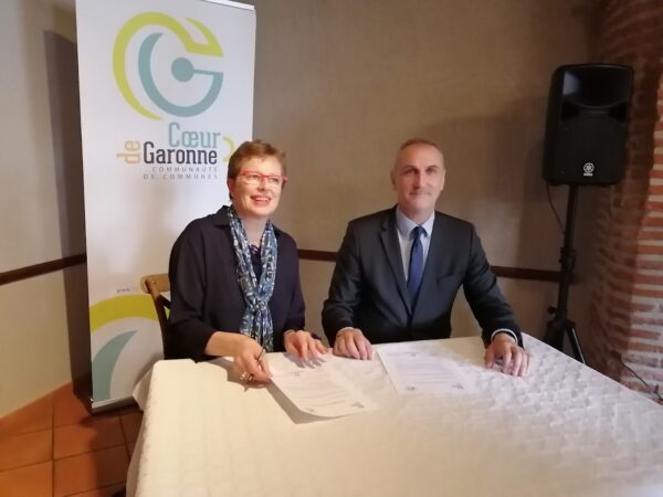 Cécile Lenglet (sous-préfète de Muret) et Paul-Marie Blanc (président de Coeur de Garonne) ont signé la charte