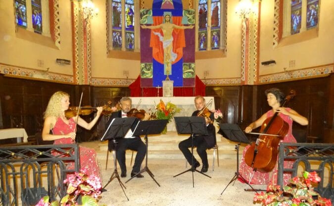 Une merveilleuse soirée offerte par l'association Saint Laurent Patrimoine, avec le concert du quatuor à corde Dolce Vita, à Saint Laurent sur Save vendredi soir 21 juillet.