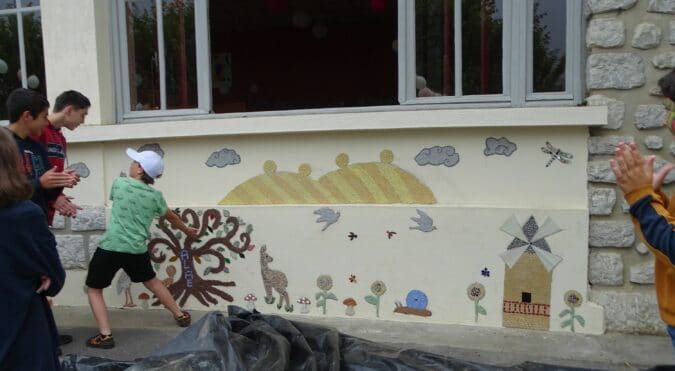 La magnifique fresque de mosaïques, réalisée par les enfants de l'ALAE de Cardeilhac, sous la direction de Nathalie Sajoux, a été inaugurée le 30 juin.