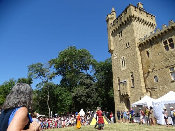 Voyage extraordinaire dans le Moyen-âge au château de Saint-Blancard dimanche 24 juillet, avec la foire médiévale, réactivée après plus de dix ans d'interruption, un énorme succès.