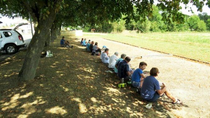 La pause-repas pour les 18 marcheurs qui ont participé à la balade à Fontrailles, dans les Hautes-Pyrénées, organisée par Randonnées à Blajan le 3 septembre.
