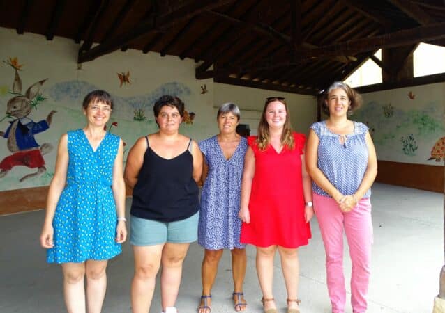 L'équipe pédagogique au complet à l'école de Péguilhan-Lunax, de dr à g Violeta Osorio directrice, Marine Castet institutrice, Nathalie et Hélène (Alaé), Céline (Atsem).