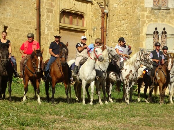 42 cavaliers ont fait halte au château de Saint-Blancard samedi 17 septembre 22.