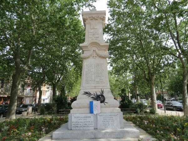 Monument aux morts de Carbonne