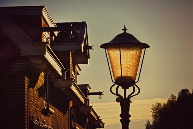 La mairie d'Aurignac lance une consultation citoyenne pour l'extinction de l'éclairage public la nuit.