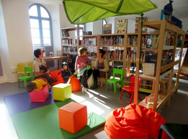 Pendant la semaine portes ouvertes à la Maison des Services de Boulogne, un atelier de lecture kamishibai a été organisé pour les enfants.