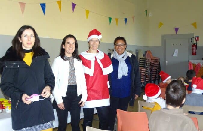 L'équipe encadrante du RPI de Cardeilhac lors de la fête de noël de l'école, le 15 décembre 22.