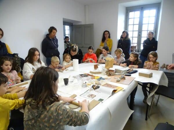 Les enfants ont beaucoup apprécié l'atelier céramique au musée archéologique de Montmaurin avec Mathieu Soudais.