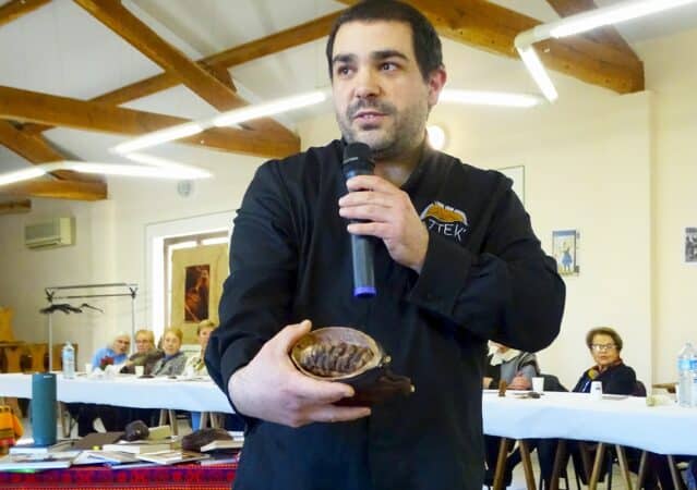 Le célèbre chocolatier Saint-Gaudinois Hervé Duthu a animé une conférence sur le cacao et le chocolat à Sarremezan, invité par la Maison Gauloise.