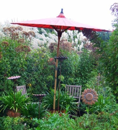 Imaginez les coins repos de votre jardin. (photo prise dans les jardins de la Poterie Hillen à Thermes-Magnoac).