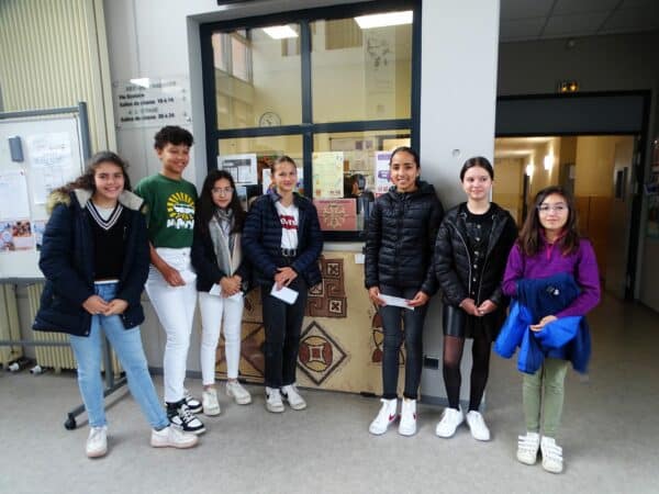 Les élèves prêts pour un escape-game en anglais et plein d'autres animations, pendant la semaine des langues au collège Charles Suran de Boulogne.