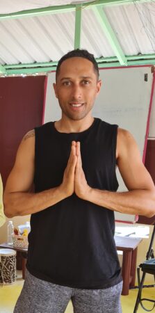 Richard Vente est professeur de yoga, installé à Charlas.