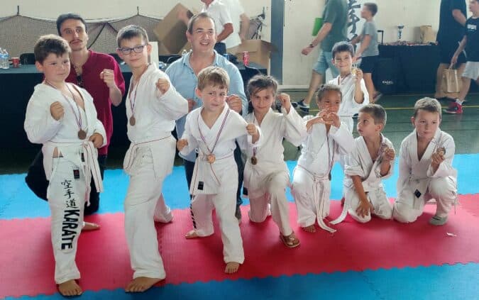 Des médailles pour toute l'équipe des jeunes judokas de l'Isle en Dodon à Fenouillet !