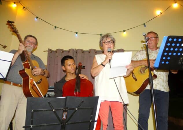 Une soirée festive pour dire au revoir à la salle des fêtes avant les travaux de rénovation à Charlas (Catherine Castex a écrit une chanson pour l'occasion, chantée avec le groupe Triangle +).