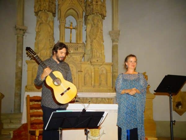 Thomas Fournié guitariste classique, et Irina Loperiol, soprano, ont offert à Blajan un exceptionnel concert de rentrée, à l'invitation de Guitare et Musique pour tous.