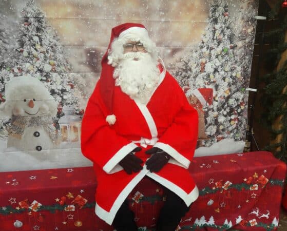 Il sera là ! Pendant les deux jours du Marché de Noël à L'Isle en Dodon, le Père Noël accueillera les petits et les grands.